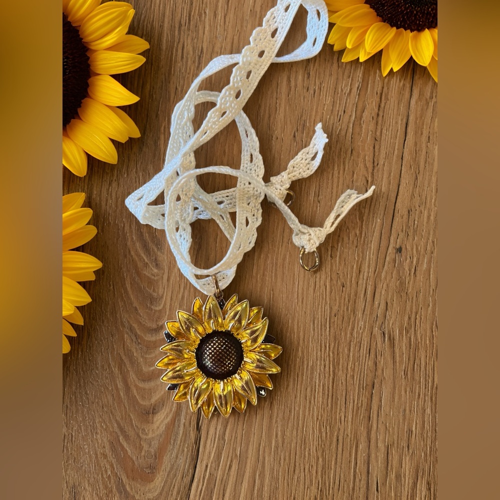 Sunflower Pendant Knit Ribbon Necklace and Earrings Set - Picture 7 of 17